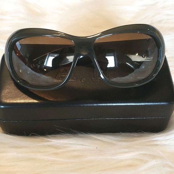 Yves Saint Laurent sunglasses - Picture 3 of 16